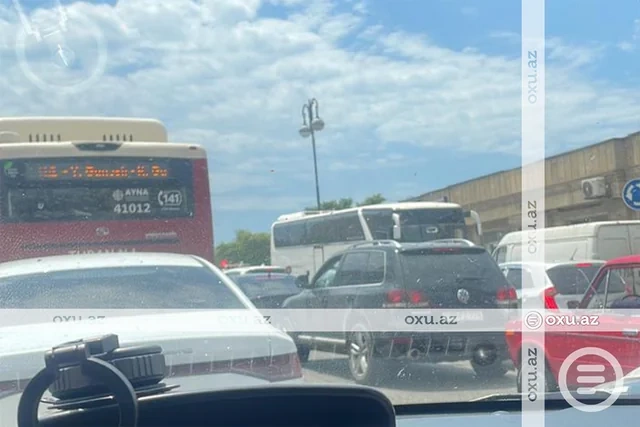 Bakıda yeddi avtomobil toqquşdu: Zəncirvari qəzanın təfərrüatı açıqlandı — VİDEO/FOTOLAR (YENİLƏNİB) Bakıda yeddi avtomobil toqquşdu: Zəncirvari qəzanın təfərrüatı açıqlandı — VİDEO/FOTOLAR (YENİLƏNİB)