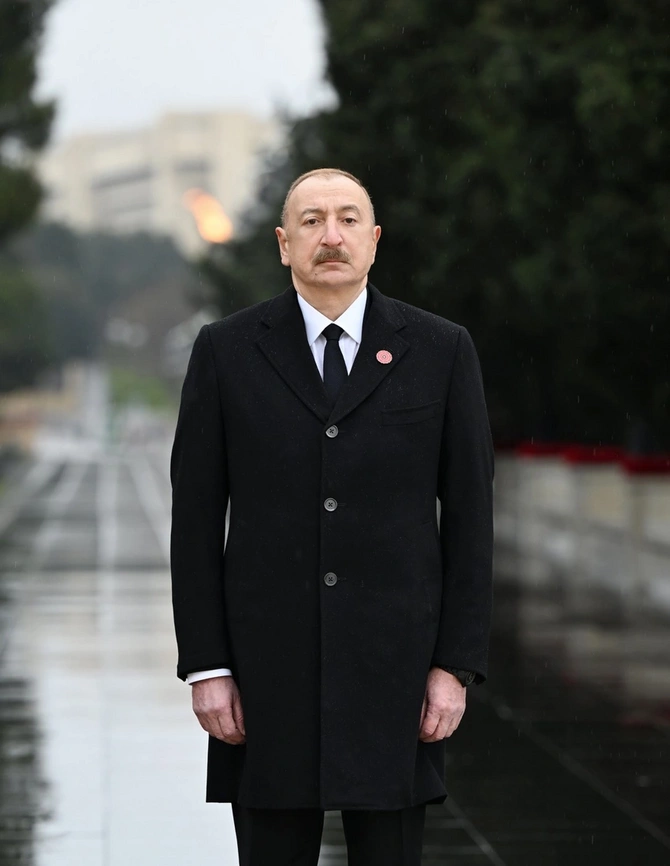 Prezident İlham Əliyev 20 Yanvar şəhidlərinin xatirəsini yad edib — FOTOLAR