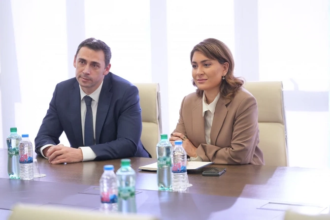 Tbilisidə BTQ dəmir yolunun təhvil-təslimi üzrə yekun aktın imzalanması müzakirə olundu — FOTOLAR