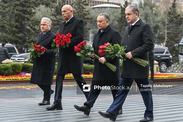 Dövlət və hökumət rəsmiləri Xocalı soyqırımı qurbanlarının xatirəsini yad edirlər — FOTOLAR (YENİLƏNİB)