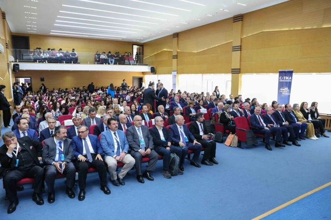 5 min tələbənin hər mövzuda yanında olmağa çalışırıq — Türkiyə səfiri (FOTOLAR)