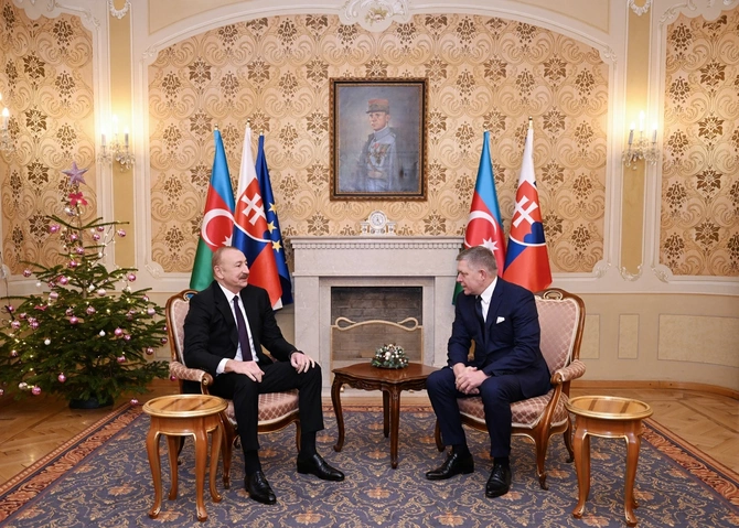 İlham Əliyevin Slovakiyanın Baş naziri ilə təkbətək görüşü olub — FOTOLAR (YENİLƏNİB) İlham Əliyevin Slovakiyanın Baş naziri ilə təkbətək görüşü olub — FOTOLAR (YENİLƏNİB)