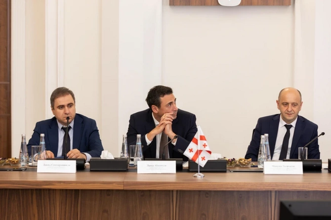 Orta Dəhliz üçün yeni perspektiv: Çin şirkəti Azərbaycan, Gürcüstan və Qazaxıstan dəmiryol şirkətlərinin birgə müəssisəsinə qoşuldu