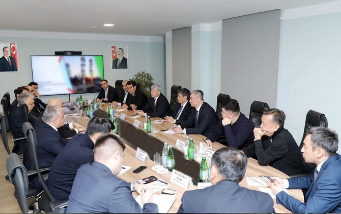 SOCAR Qırğızıstan ilə əməkdaşlıq imkanlarını müzakirə edib — FOTOLAR SOCAR Qırğızıstan ilə əməkdaşlıq imkanlarını müzakirə edib — FOTOLAR