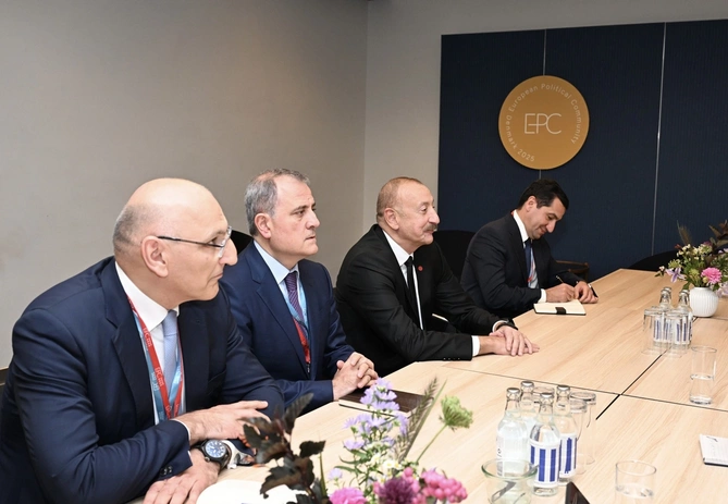 İlham Əliyevin Ukrayna Prezidenti ilə görüşü olub — FOTOLAR