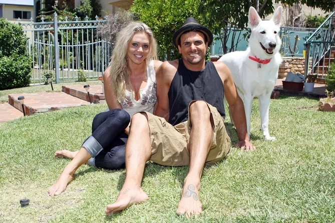 Dünya şöhrətli model indi zibillikdən yemək axtarır — FOTO