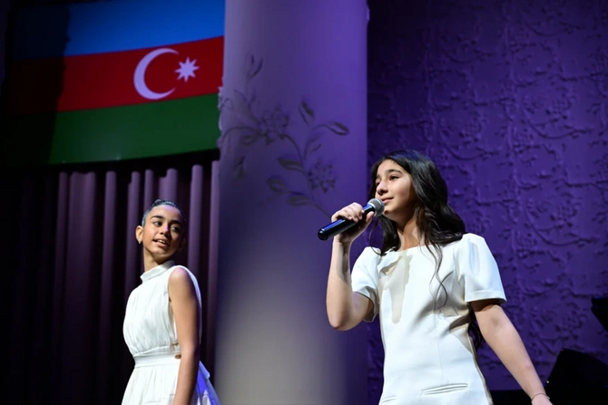 Leyla Əliyeva və Alyona Əliyeva Müstəqillik Gününə həsr olunmuş konserti izləyiblər — FOTOLAR
