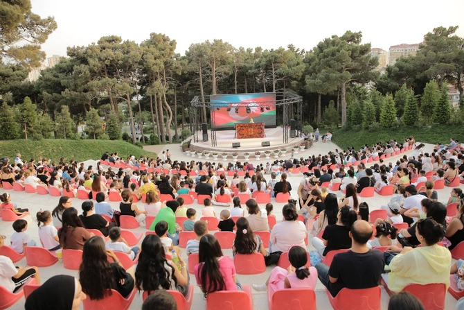 Heydər Əliyev adına istirahət parkının amfiteatr səhnəsində kukla tamaşası nümayiş olunub — FOTOLAR Heydər Əliyev adına istirahət parkının amfiteatr səhnəsində kukla tamaşası nümayiş olunub — FOTOLAR