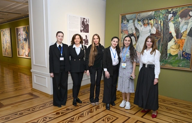 Leyla və Arzu Əliyevalar sərgidə — FOTOLAR
