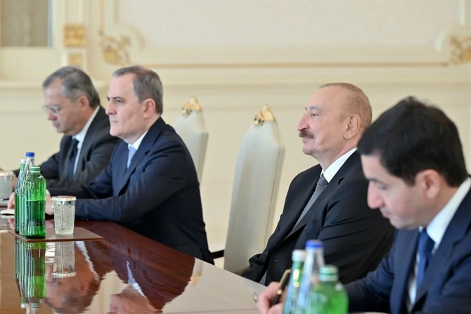 Prezident İlham Əliyev ABŞ Senatının Xarici Əlaqələr Komitəsinin üzvünü qəbul edib — FOTOLAR