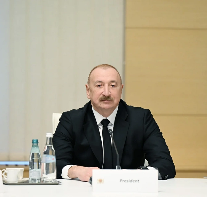 İlham Əliyevin Gürcüstanın Baş naziri İrakli Kobaxidze ilə geniş tərkibdə görüşü olub — FOTOLAR