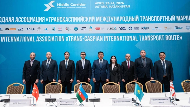 ADY sədrinin iştirakı ilə Orta Dəhlizin inkişafı üzrə mühüm sənədlər imzalanıb — FOTOLAR