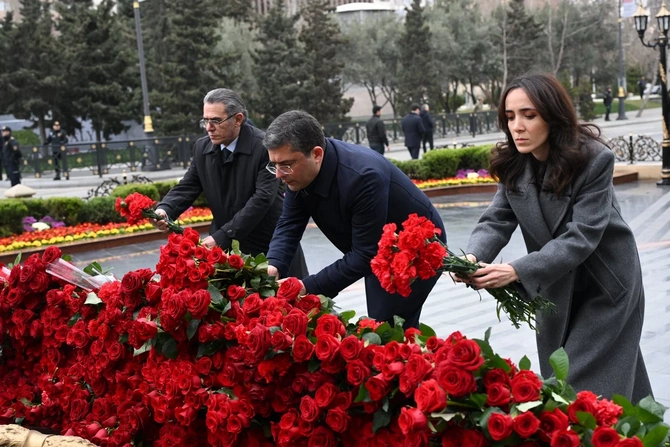 MEDİA-nın kollektivi Ana harayı abidəsini ziyarət etdi — FOTOLAR