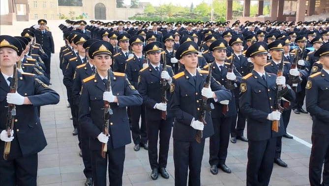 Polis Akademiyasının kursantlarından növbəti fləşmob — VİDEO (FOTOLAR) Polis Akademiyasının kursantlarından növbəti fləşmob — VİDEO (FOTOLAR)