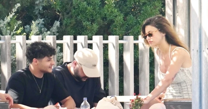 Yeraltının aktrisası Bodrum çimərliyində görüntüləndi — FOTO Yeraltının aktrisası Bodrum çimərliyində görüntüləndi — FOTO