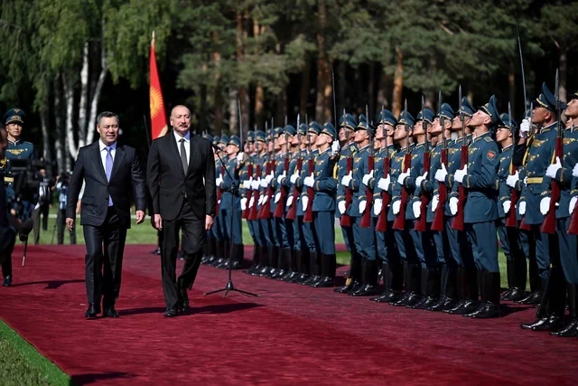 Prezidentin rəsmi qarşılanma mərasimi oldu — FOTOLAR