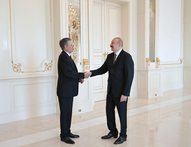 Prezident İlham Əliyev ABŞ Senatının Xarici Əlaqələr Komitəsinin üzvünü qəbul edib — FOTOLAR