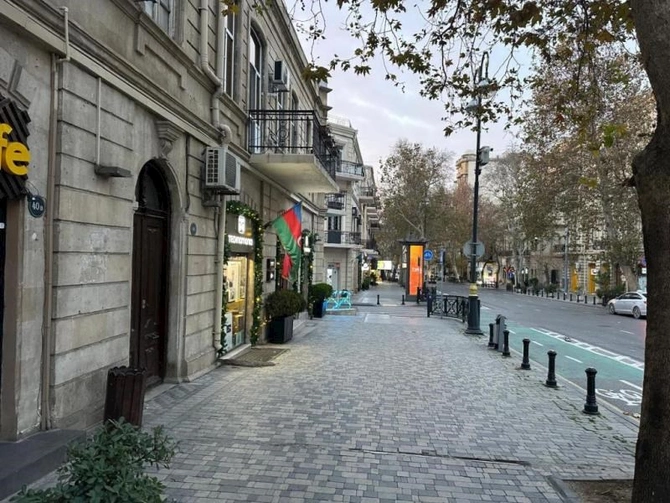 Bakı Yeni ilin səhərini təmiz və səliqəli qarşıladı — FOTOLAR Bakı Yeni ilin səhərini təmiz və səliqəli qarşıladı — FOTOLAR