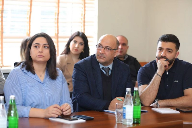 Teleradio Akademiyasında “Mediada Azərbaycan dili” mövzusunda təlimlər başlanıb — FOTOLAR Teleradio Akademiyasında “Mediada Azərbaycan dili” mövzusunda təlimlər başlanıb — FOTOLAR