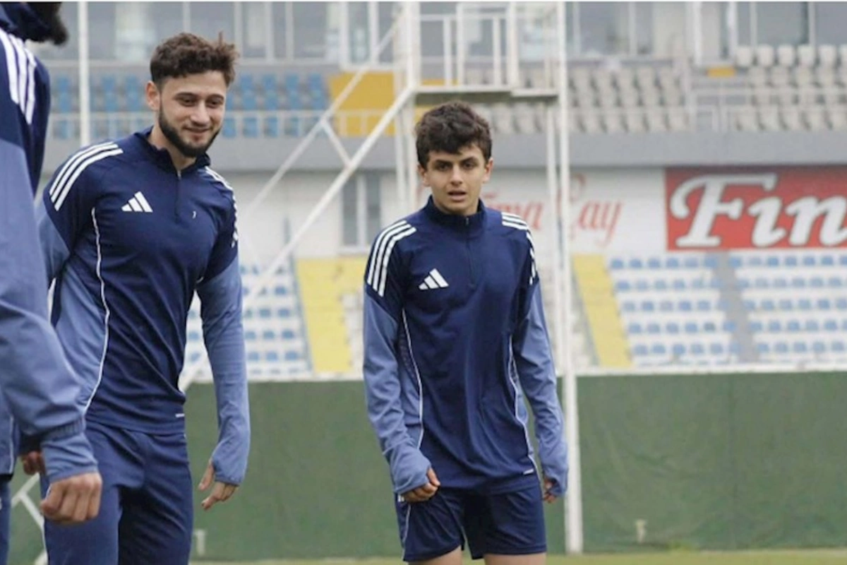 Qurbanovun əsas heyətə çağırdığı 15 yaşlı futbolçu bu tanınmış şəxsin oğludur — FOTOLAR