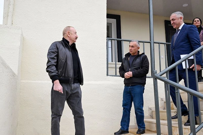 İlham Əliyev Ağdərə rayonunun Heyvalı kəndində görülmüş işlərlə tanış olub — FOTOLAR (YENİLƏNİB)