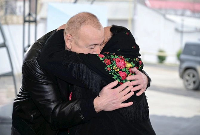 İlham Əliyev Ağdərədə Aşağı Oratağ, Çıldıran, Heyvalı və Çapar kəndlərinin sakinləri ilə görüşüb — FOTOLAR İlham Əliyev Ağdərədə Aşağı Oratağ, Çıldıran, Heyvalı və Çapar kəndlərinin sakinləri ilə görüşüb — FOTOLAR