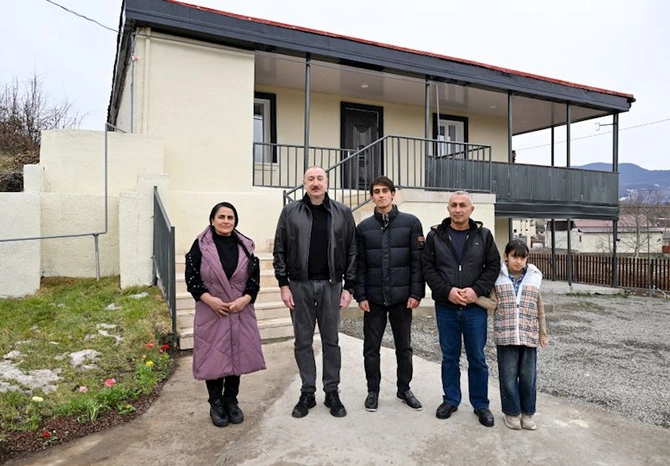 İlham Əliyev Ağdərə rayonunun Heyvalı kəndində görülmüş işlərlə tanış olub — FOTOLAR (YENİLƏNİB)