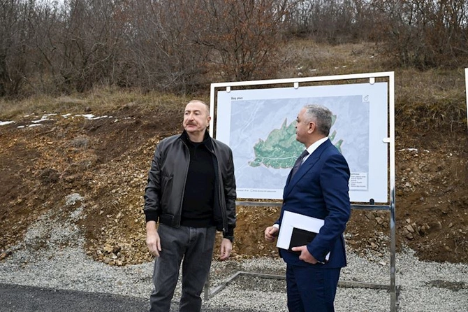 İlham Əliyev Ağdərə rayonunun Heyvalı kəndində görülmüş işlərlə tanış olub — FOTOLAR (YENİLƏNİB)