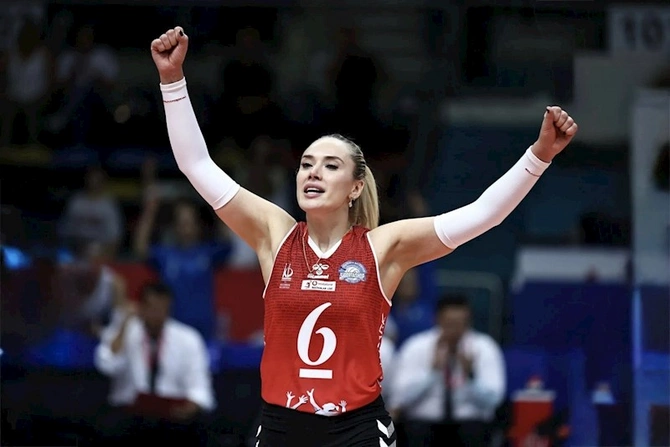 ​Türkiyəni qarışdıran iddia: İmamoğlunun narkoman sevgilisi… — FOTO
