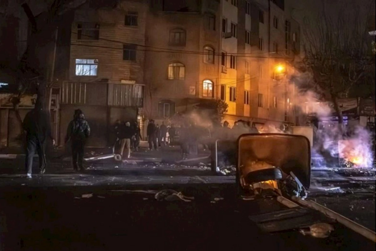 Təbrizdə komendant saatı — İranda hərbi vəziyyət elan olundu