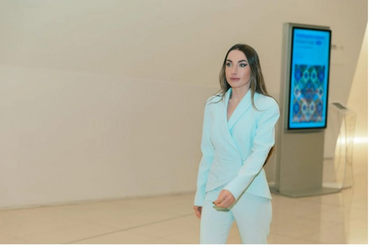 Alyona Əliyeva Kerol Förmenin sərgisindən paylaşım etdi — FOTO