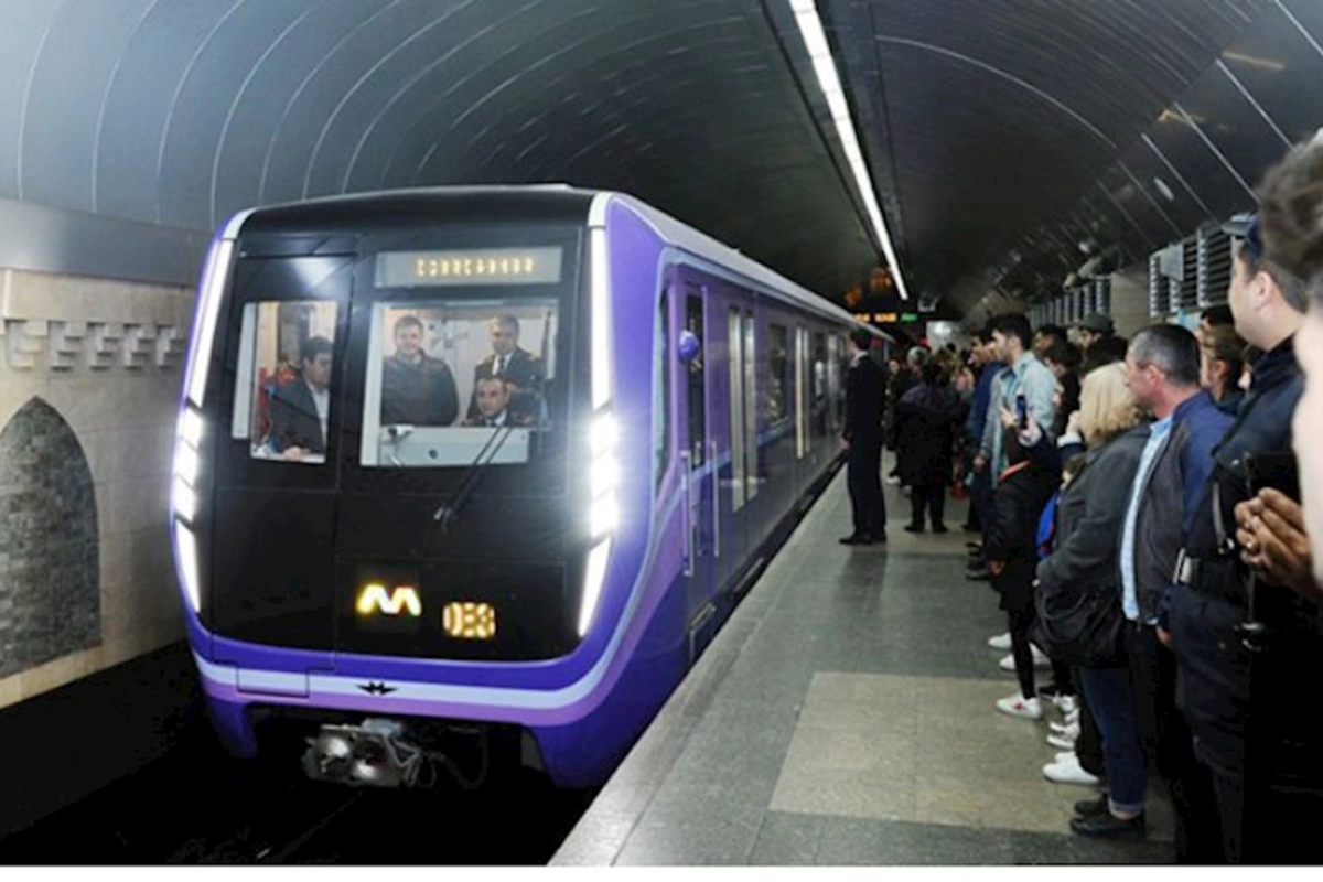 Metroda sərnişin ÖLDÜ