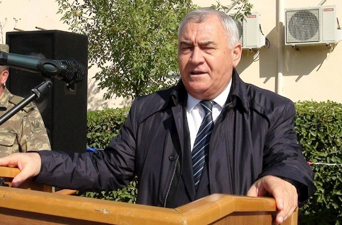 BİABIRÇILIQ! İcra başçısının müavinin əri sərxoş halda xalqın inancını təhqir etdi — VİDEO BİABIRÇILIQ! İcra başçısının müavinin əri sərxoş halda xalqın inancını təhqir etdi — VİDEO