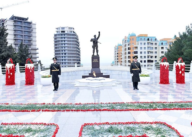 Sumqayıtda 20 Yanvar faciəsinin 36-cı ildönümü ilə əlaqədar anım mərasimi keçirilib — FOTOLAR