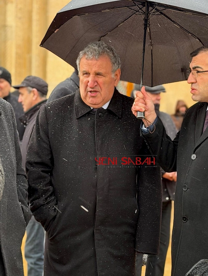 İsa Həbibbəylinin bu hərəkəti tənqid olundu — FOTOLAR