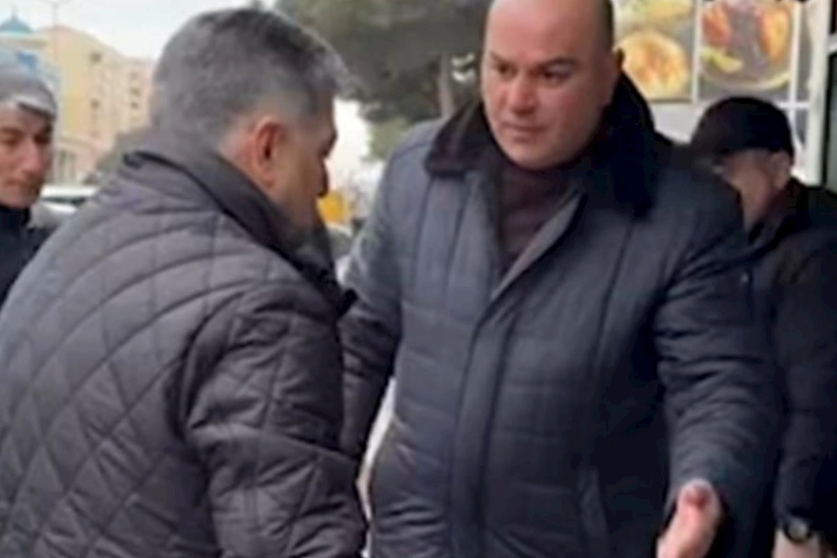 Zakir Fərəcov alma ovuna çıxan məmuru danladı