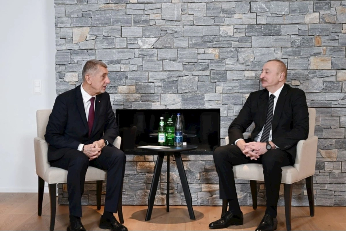 Azərbaycan Prezidenti və Çexiya baş naziri bir-birilərini qarşılıqlı səfərə dəvət ediblər — FOTO