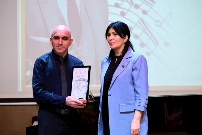 Üzeyir Hacıbəyli Mükafatının qalibləri təltif olundu — FOTOLAR Üzeyir Hacıbəyli Mükafatının qalibləri təltif olundu — FOTOLAR