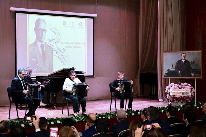 Üzeyir Hacıbəyli Mükafatının qalibləri təltif olundu — FOTOLAR Üzeyir Hacıbəyli Mükafatının qalibləri təltif olundu — FOTOLAR