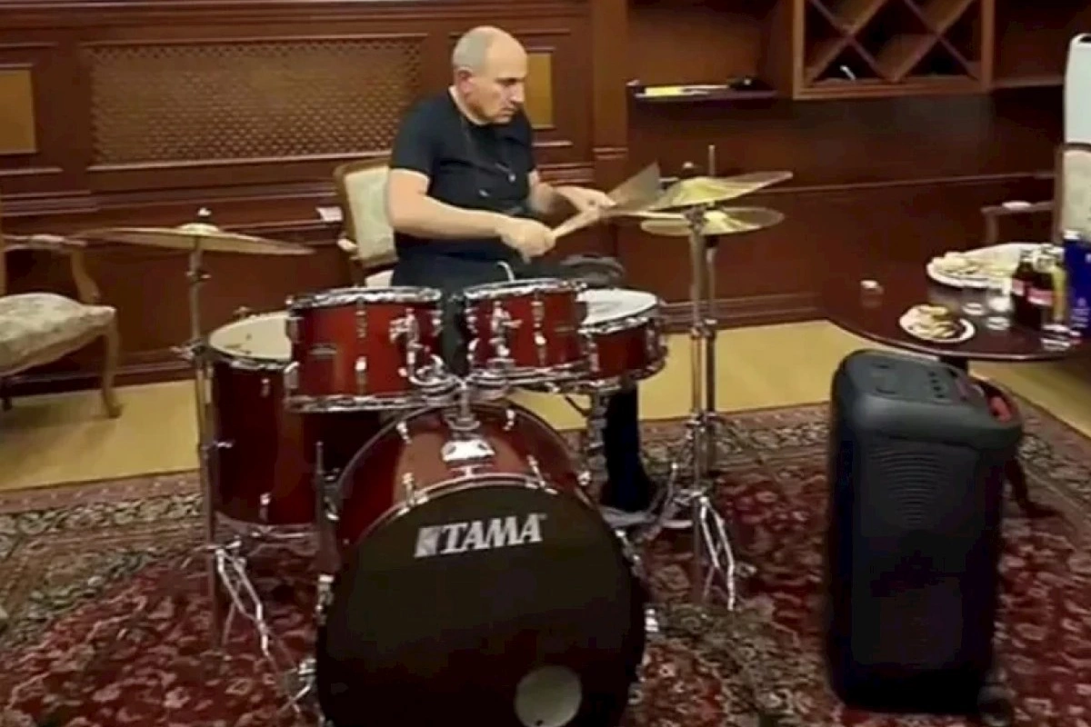 Paşinyan öz musiqi qrupunu yaratdı — FOTO