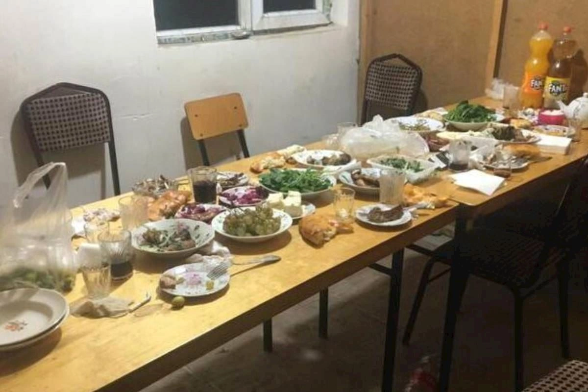 Kafedə mahnı sifarişi üstündə dava düşdü — Təfərrüat