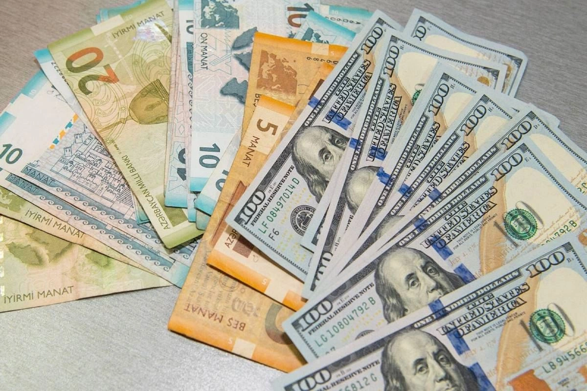 Dollar dəyişmək istəyənlərin nəzərinə!