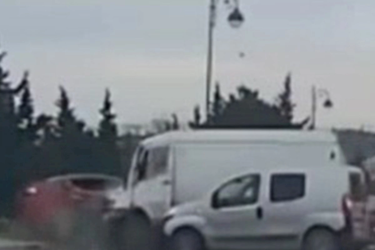 Bakıda yük maşını zəncirvari qəza törətdi — VİDEO