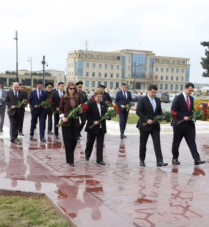İcra başçısı deputatlara uğurlarından danışdı: Ötən il 107 iş yeri açmışıq — FOTOLAR