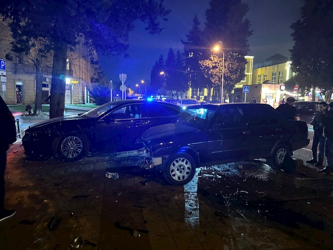 Sabunçuda ağır qəza: xəsarət alanlar var — FOTO