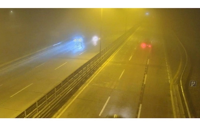 Bu yollarda duman səbəbindən sürət həddi endirildi — FOTOLAR Bu yollarda duman səbəbindən sürət həddi endirildi — FOTOLAR