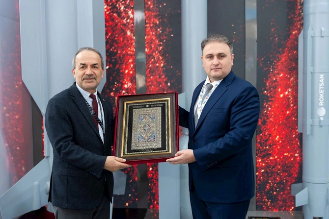 Vüqar Mustafayev “World Defence Show 2026” sərgisində bir sıra görüşlər keçirib — FOTOLAR
