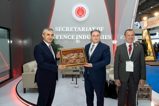 Vüqar Mustafayev “World Defence Show 2026” sərgisində bir sıra görüşlər keçirib — FOTOLAR