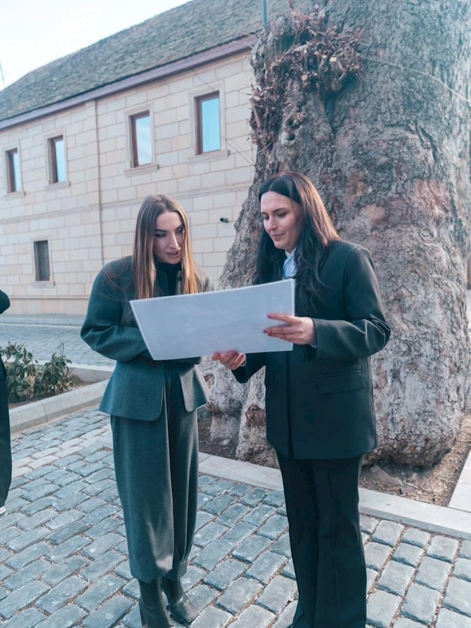 Prezidentin qızı və gəlini Müqəddəs İohann lüteran kilsəsində — FOTOLAR Prezidentin qızı və gəlini Müqəddəs İohann lüteran kilsəsində — FOTOLAR