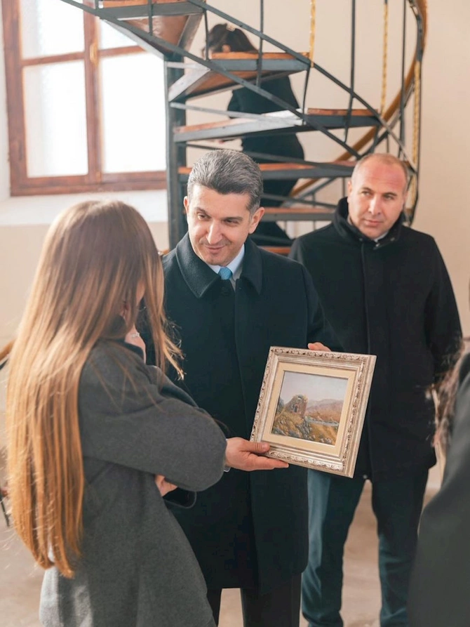 Prezidentin qızı və gəlini Müqəddəs İohann lüteran kilsəsində — FOTOLAR Prezidentin qızı və gəlini Müqəddəs İohann lüteran kilsəsində — FOTOLAR